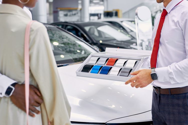 How much do finance managers make at car dealerships?