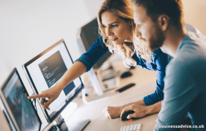 open source vs closed source software